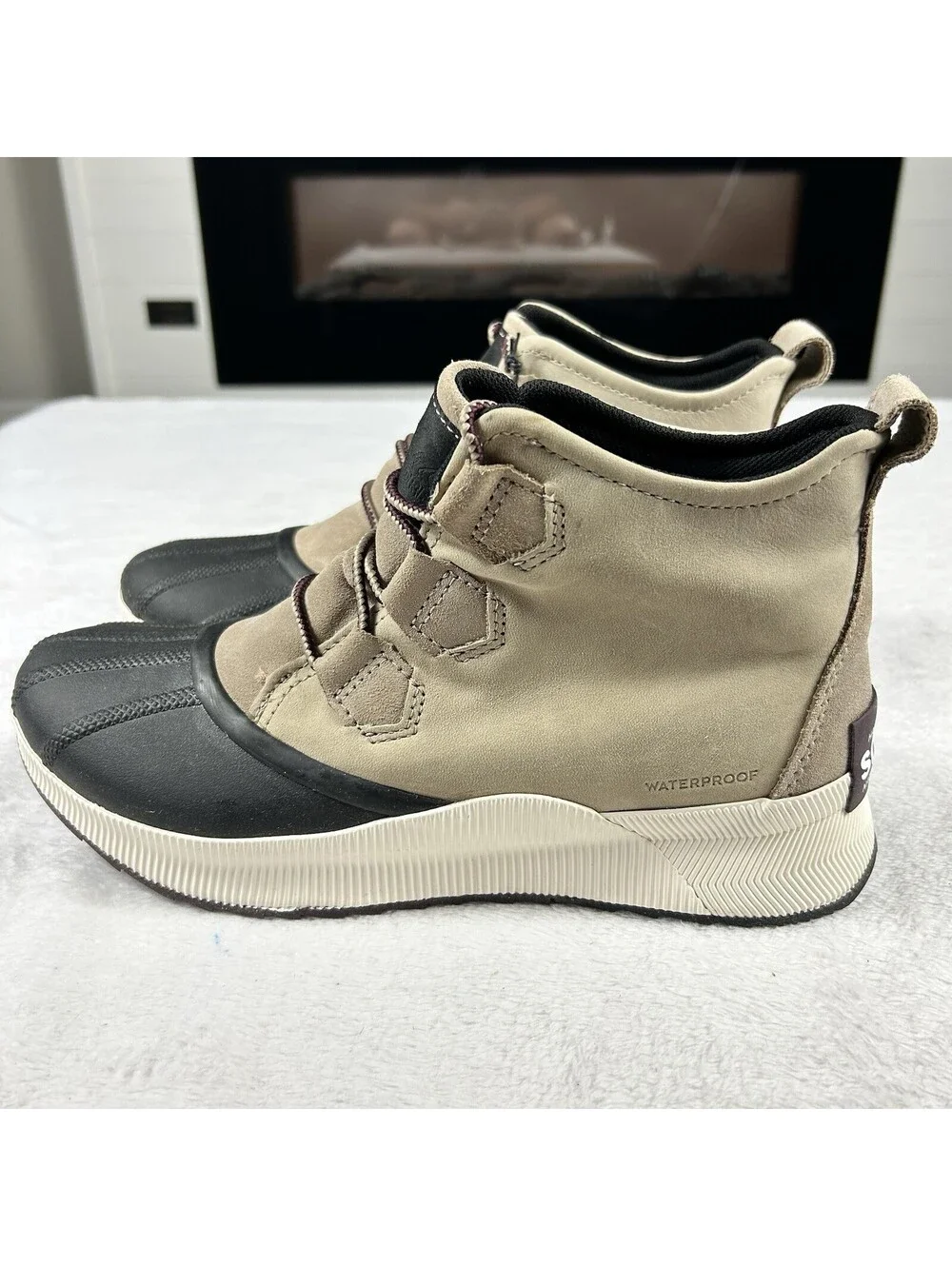 Sorel Out N About III Classic Waterproof Duck Boots Women’s Size 10 Tan Black